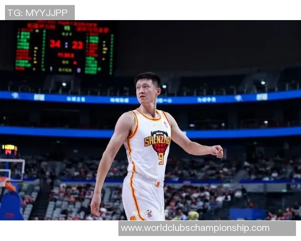 周鹏：从篮球场上的拼搏者到人生舞台的励志典范