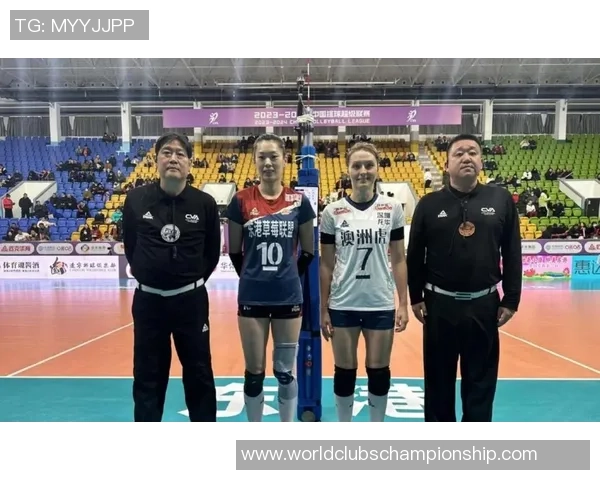 山东女排与辽宁女排激战正酣谁能在赛场上笑到最后